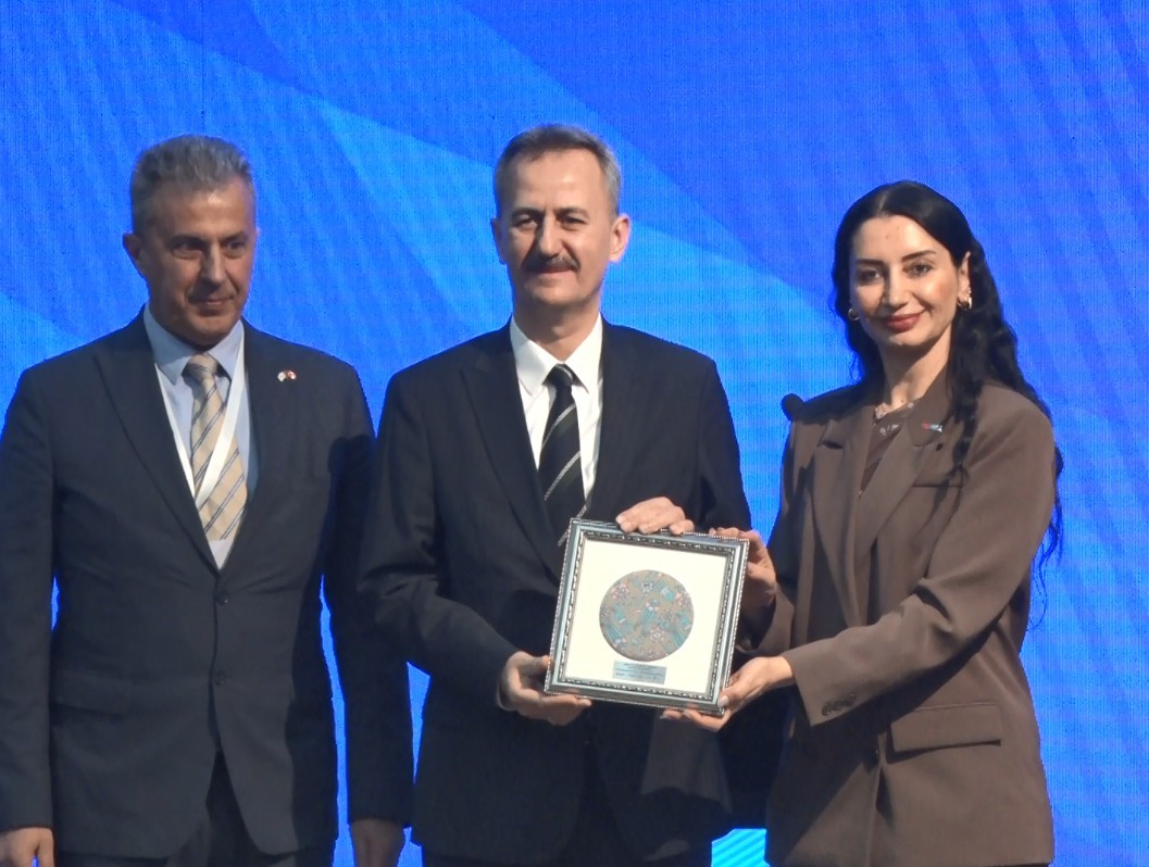 Bakan Kacır: "KOBİ&rsquo;lerimize ve b&uuml;y&uuml;k &ouml;l&ccedil;ekli firmalarımıza, 50 milyon liraya kadar finansman sunuyoruz"
