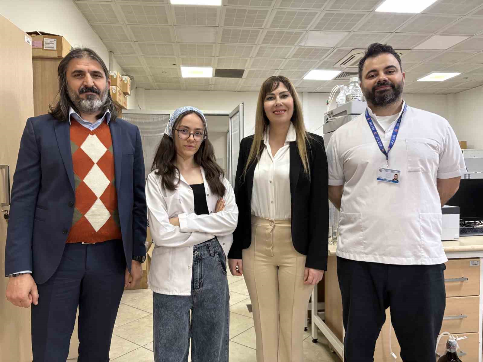 Annesini kanserden kaybeden lise &ouml;ğrencisi, kanseri teşhis eden yapay zeka destekli proje geliştirdi
