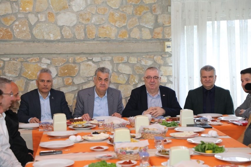 Başkan Ertaş, belediye ekibiyle &ccedil;alışmaları değerlendirdi
