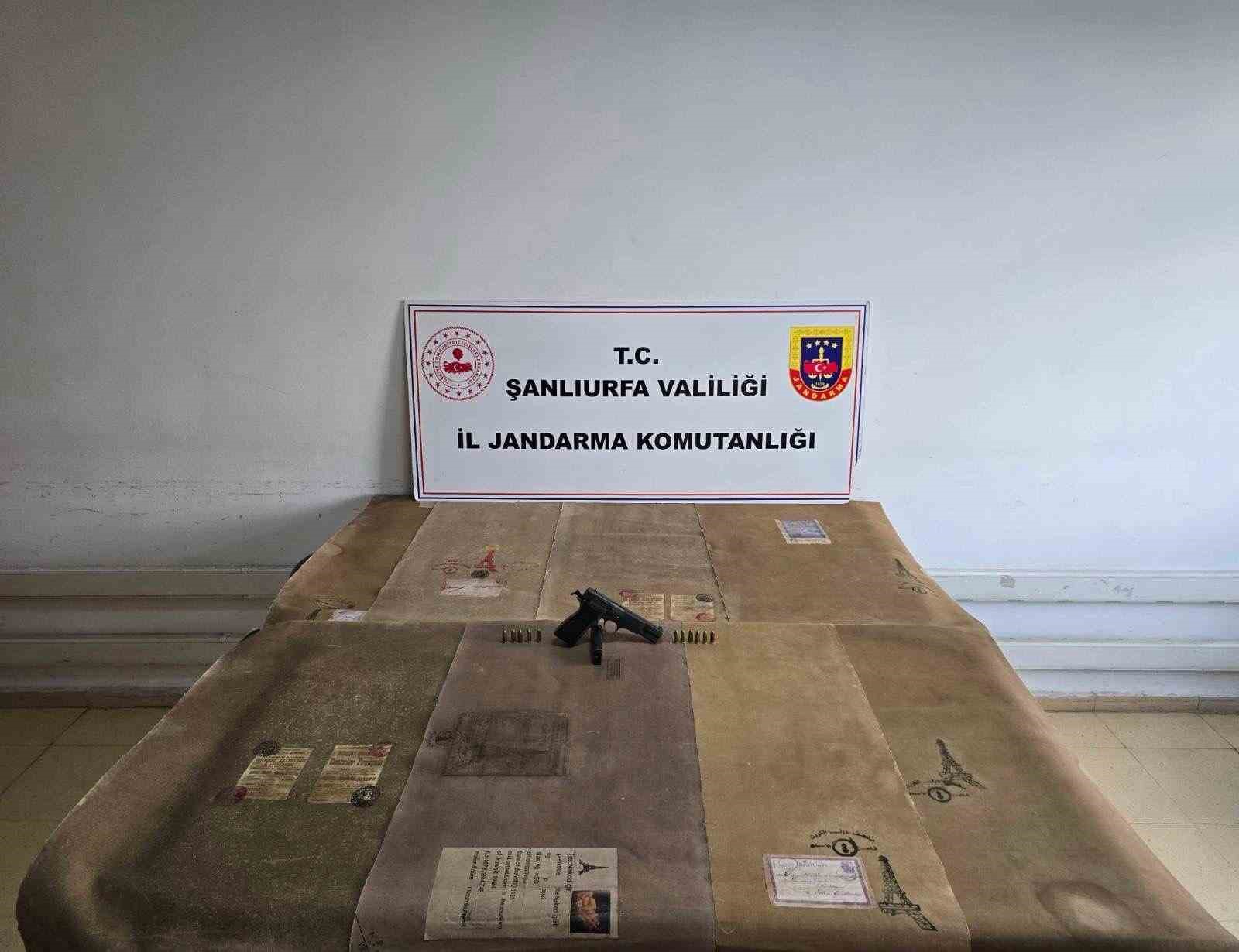 Şanlıurfa’da 17’nci yüzyıla ait olduğu değerlendirilen 8 tablo ele geçirildi: 4 gözaltı