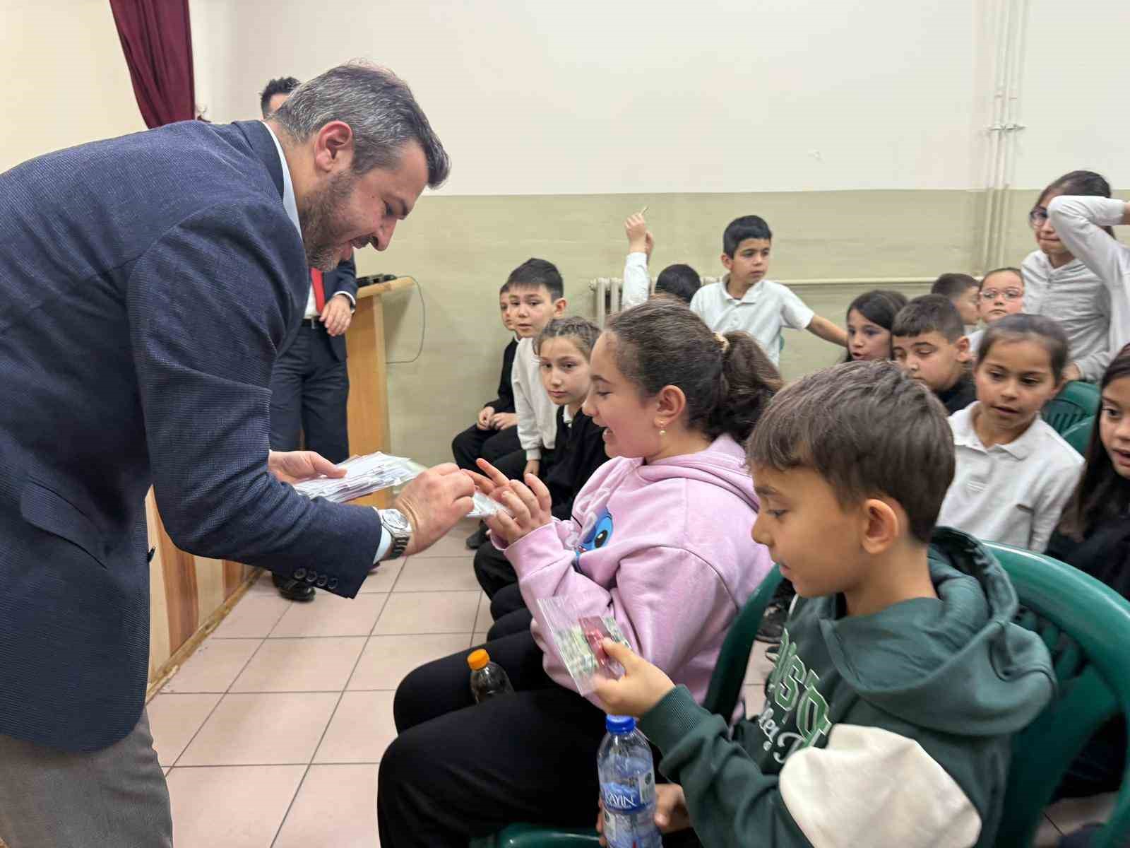 Başkan &Ccedil;etinkaya&rsquo;dan miniklere yerel y&ouml;netim dersi
