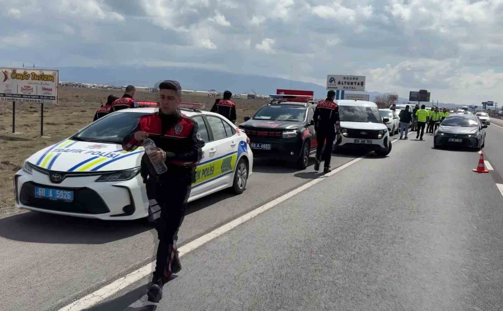 Aksaray&rsquo;da nefes kesen ş&uuml;pheli polis kovalamacası kamerada: 3 g&ouml;zaltı
