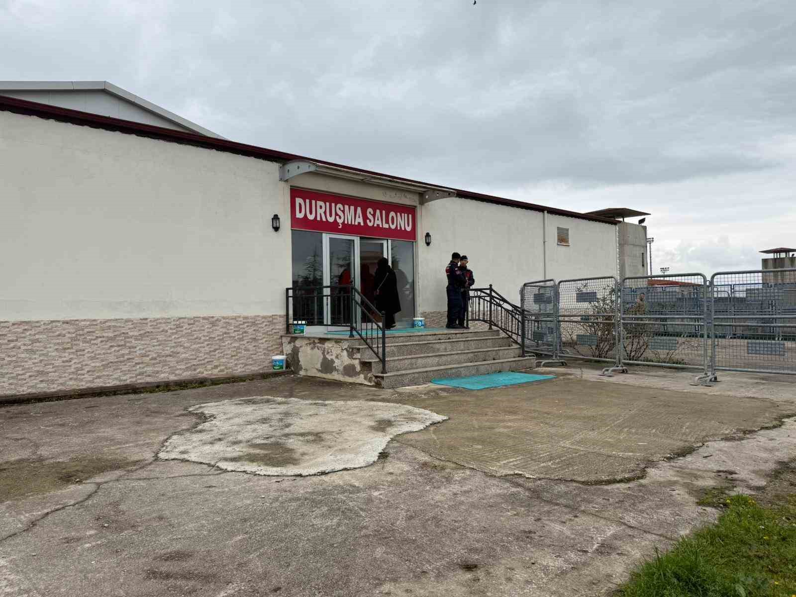 7 iş&ccedil;inin &ouml;ld&uuml;ğ&uuml; faciada fabrika sahibinin diğer oğlu da hakim karşısında: "Kalbim ağrıyor"
