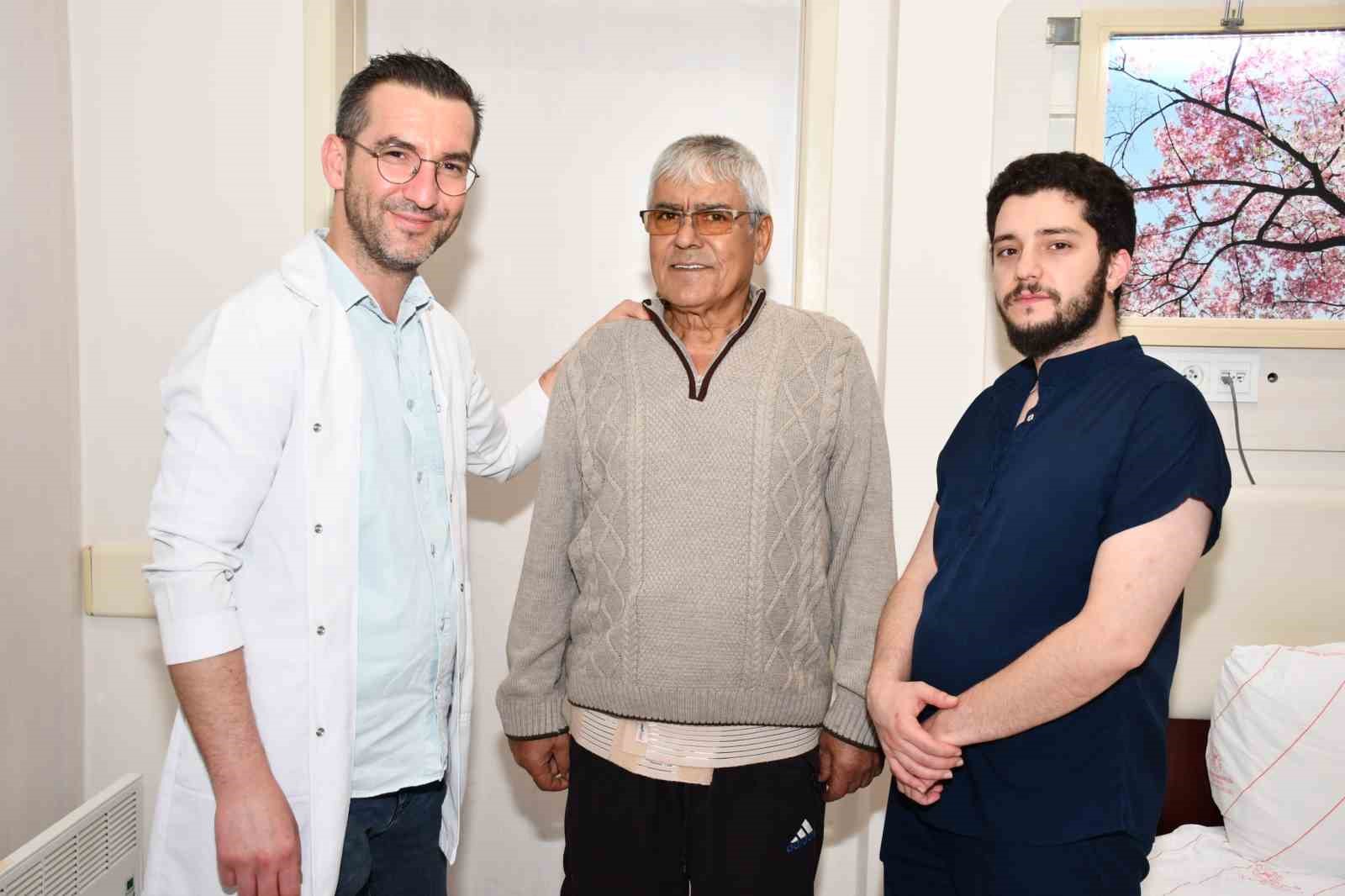 Alanya&rsquo;da ULAR ameliyatıyla zorlu t&uuml;m&ouml;rde bağırsak devamlılığı korundu
