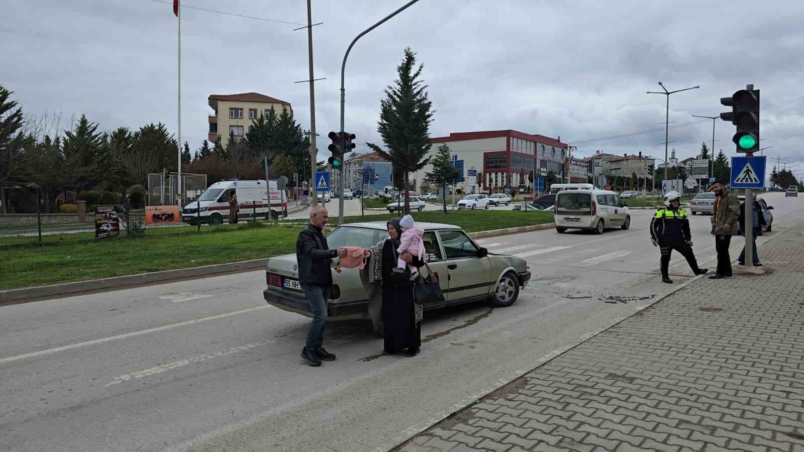 Kırmızı ışıkta kaza: 4 yaralı
