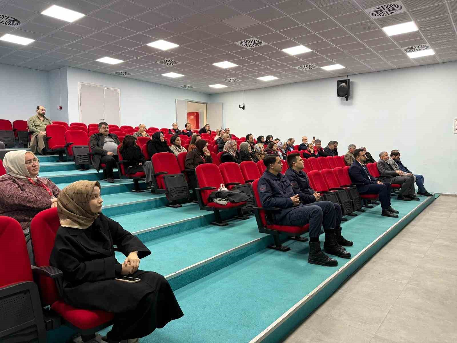 Bağımlılıkla m&uuml;cadele eğitimleri s&uuml;r&uuml;yor
