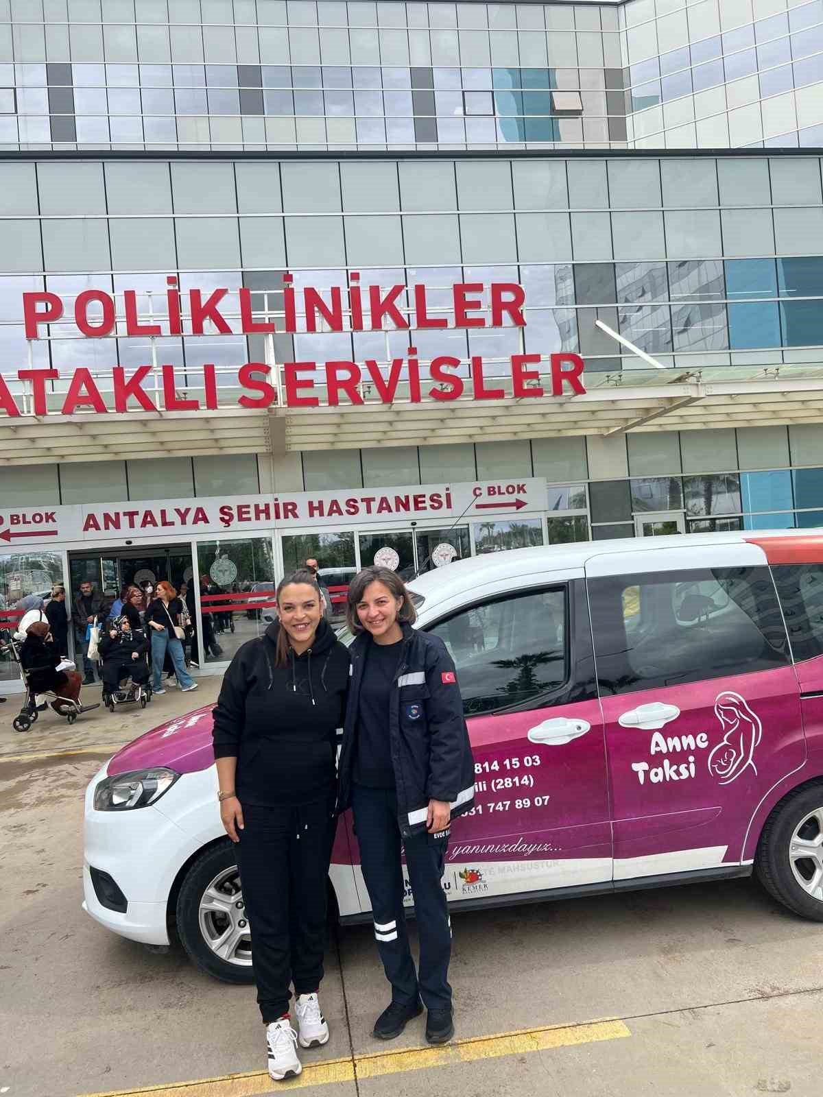 Kemer&rsquo;de &rsquo;Anne Taksi&rsquo; hizmet vermeye başladı
