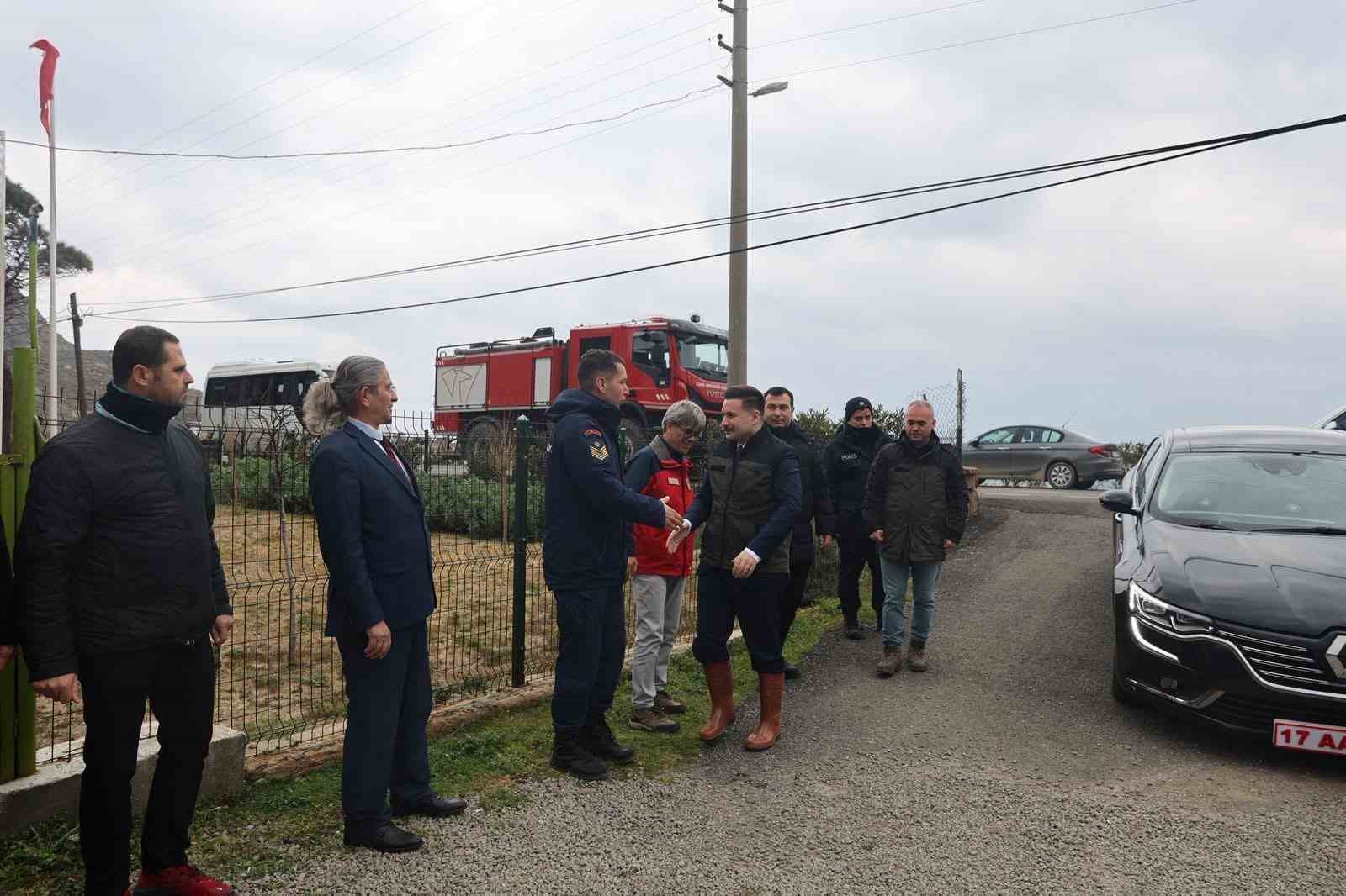 G&ouml;k&ccedil;eada&rsquo;da fidanlar toprakla buluştu
