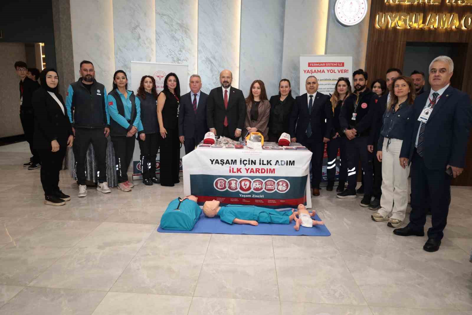 Lise &ouml;ğrencileri tıp sempozyumuna katıldı
