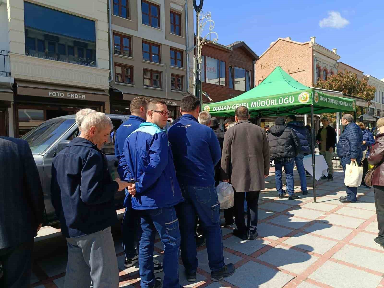 Edirne&rsquo;de 3 bin ıhlamur fidanı toprakla buluşacak
