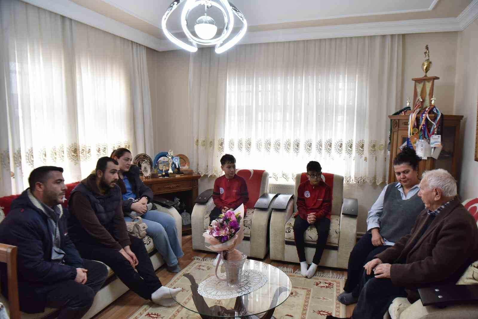 Gen&ccedil; Sporcular, T&uuml;rk sporuna emek vermiş isimlerle buluştu
