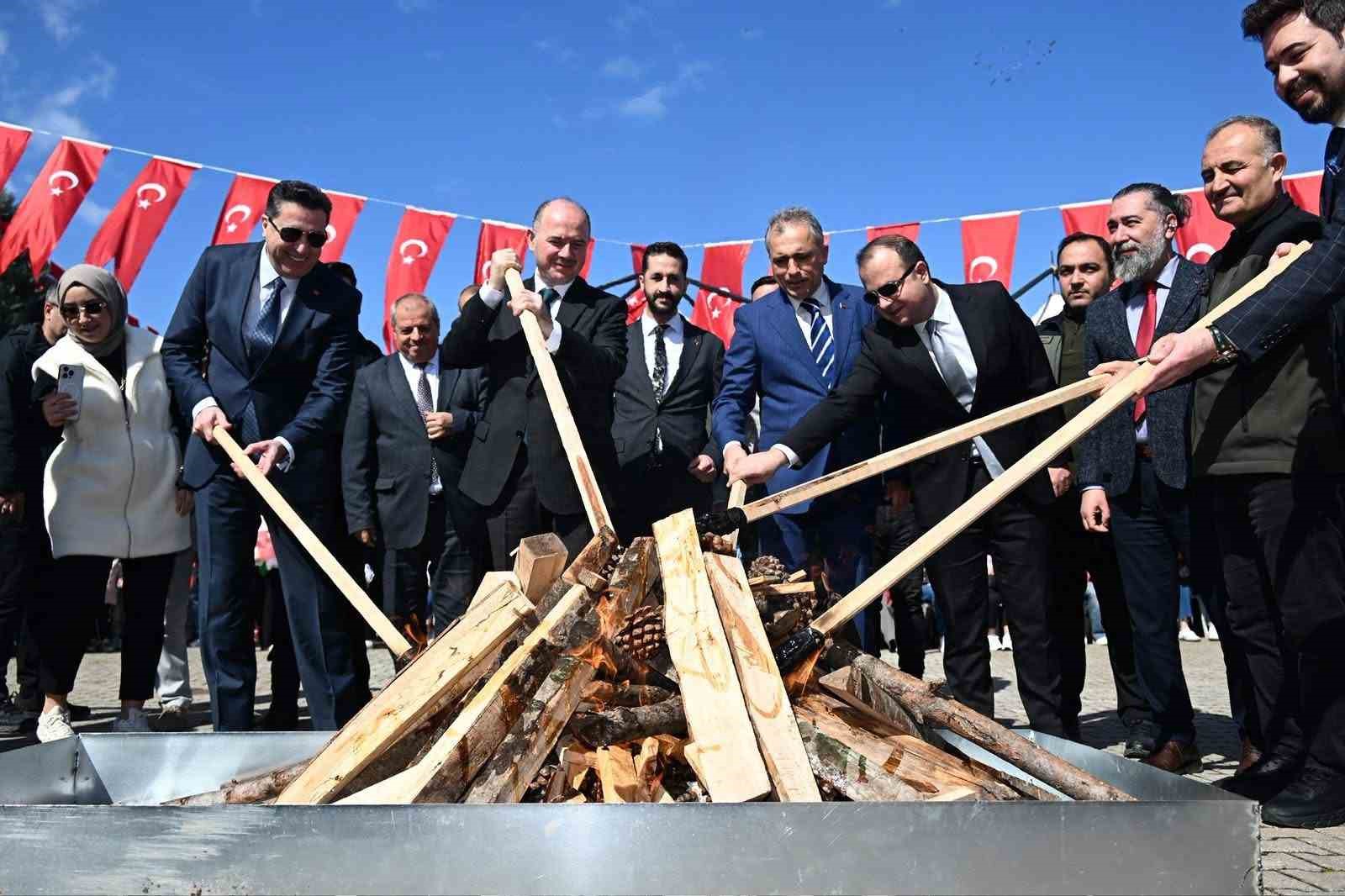 Osmaniye&rsquo;de baharın m&uuml;jdesi Nevruz coşkuyla kutlandı
