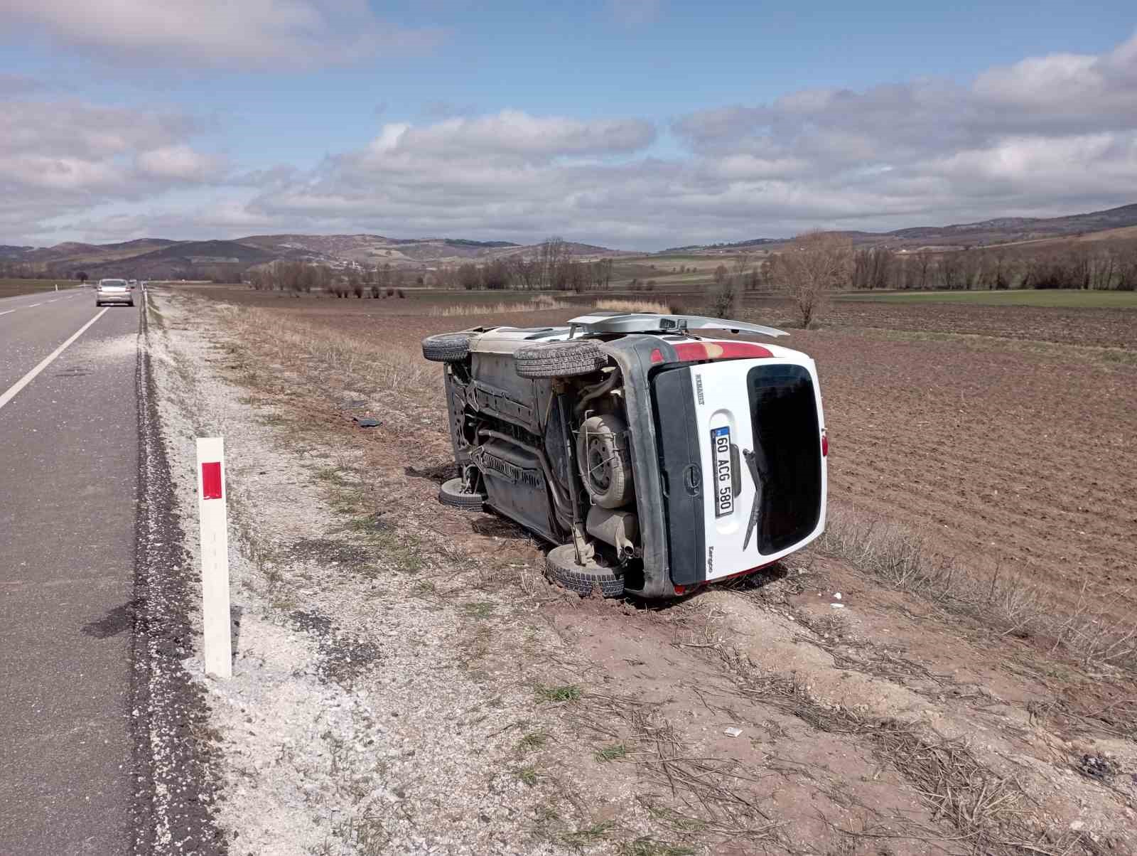 Tokat’ta kaza yapan otomobil devrildi: 3 yaralı