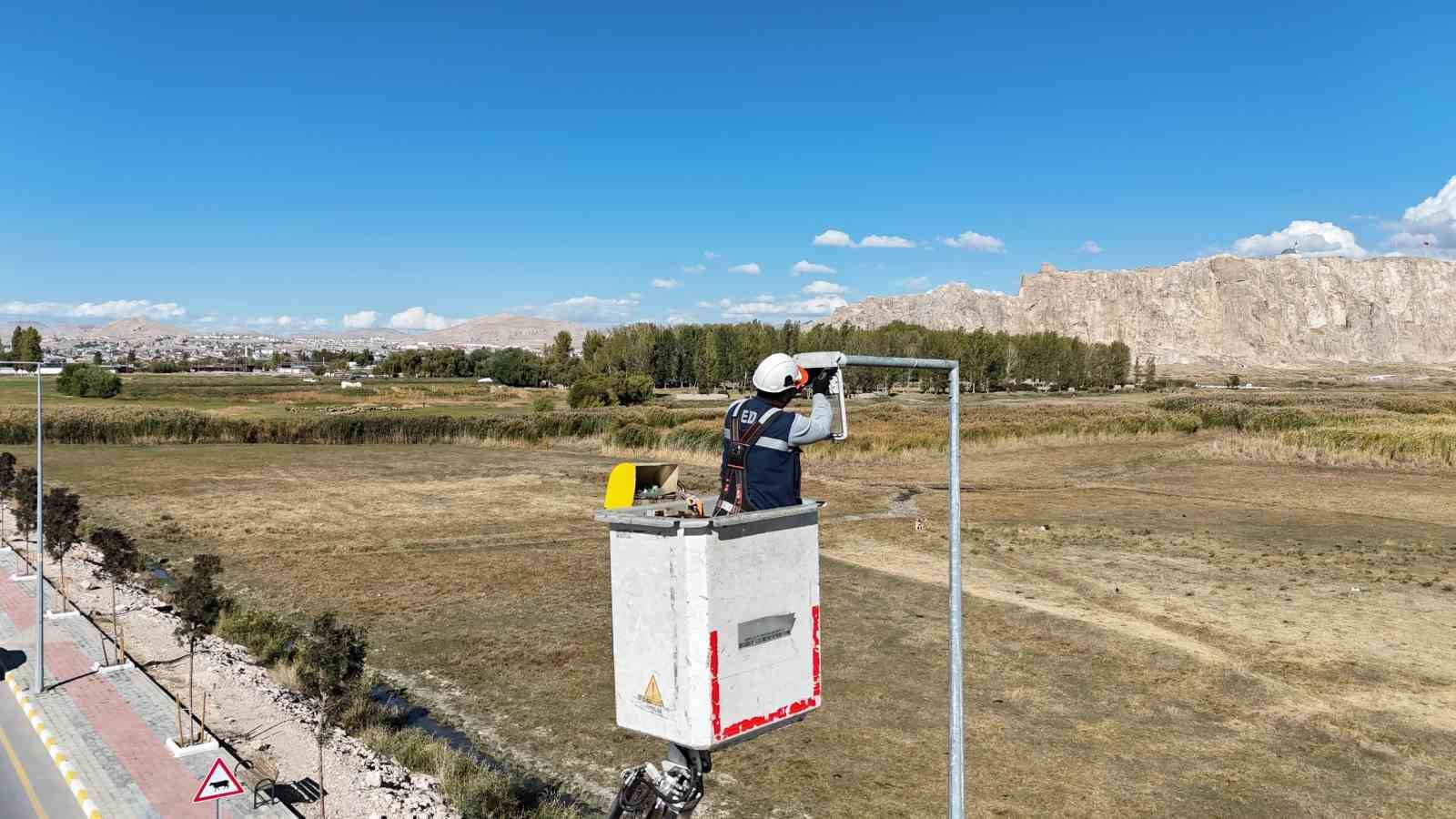 VEDAŞ&rsquo;tan g&uuml;nd&uuml;z yanan aydınlatma a&ccedil;ıklaması
