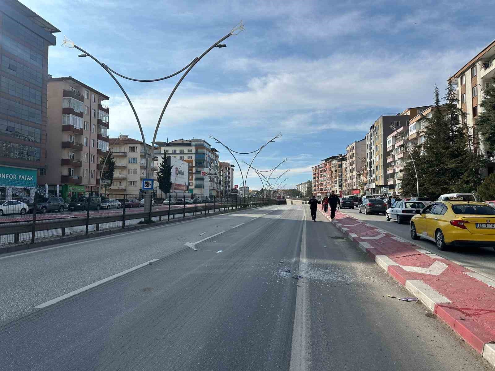 Uşak&rsquo;ta  Nev Sağlık Grubu Balıkesirspor&rsquo;un taraftar otob&uuml;s&uuml;ne taşlı saldırı
