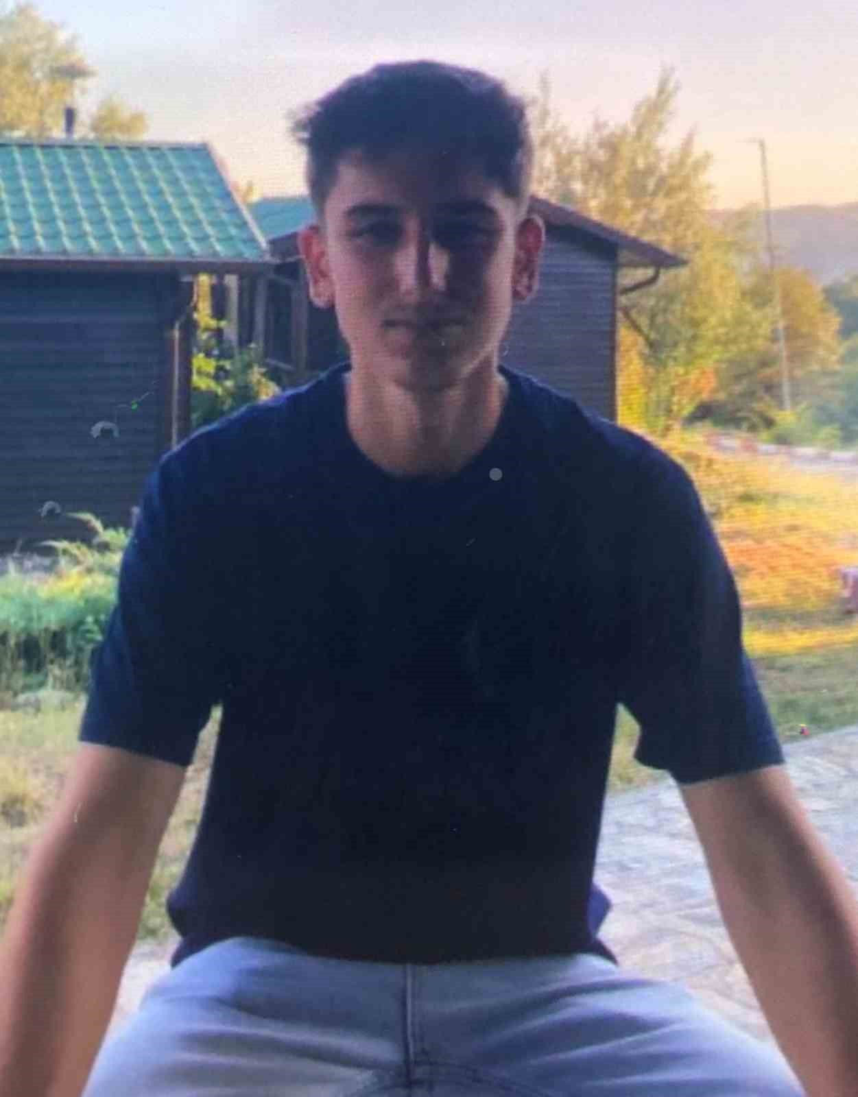 "Okula gidiyorum" diyerek evden ayrılan gen&ccedil;ten haber alınamıyor
