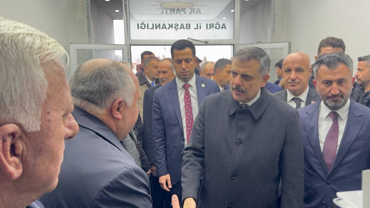 İ&ccedil;işleri Bakanı &Ccedil;ift&ccedil;i, AK Parti Ağrı İl Başkanlığını ziyaret etti
