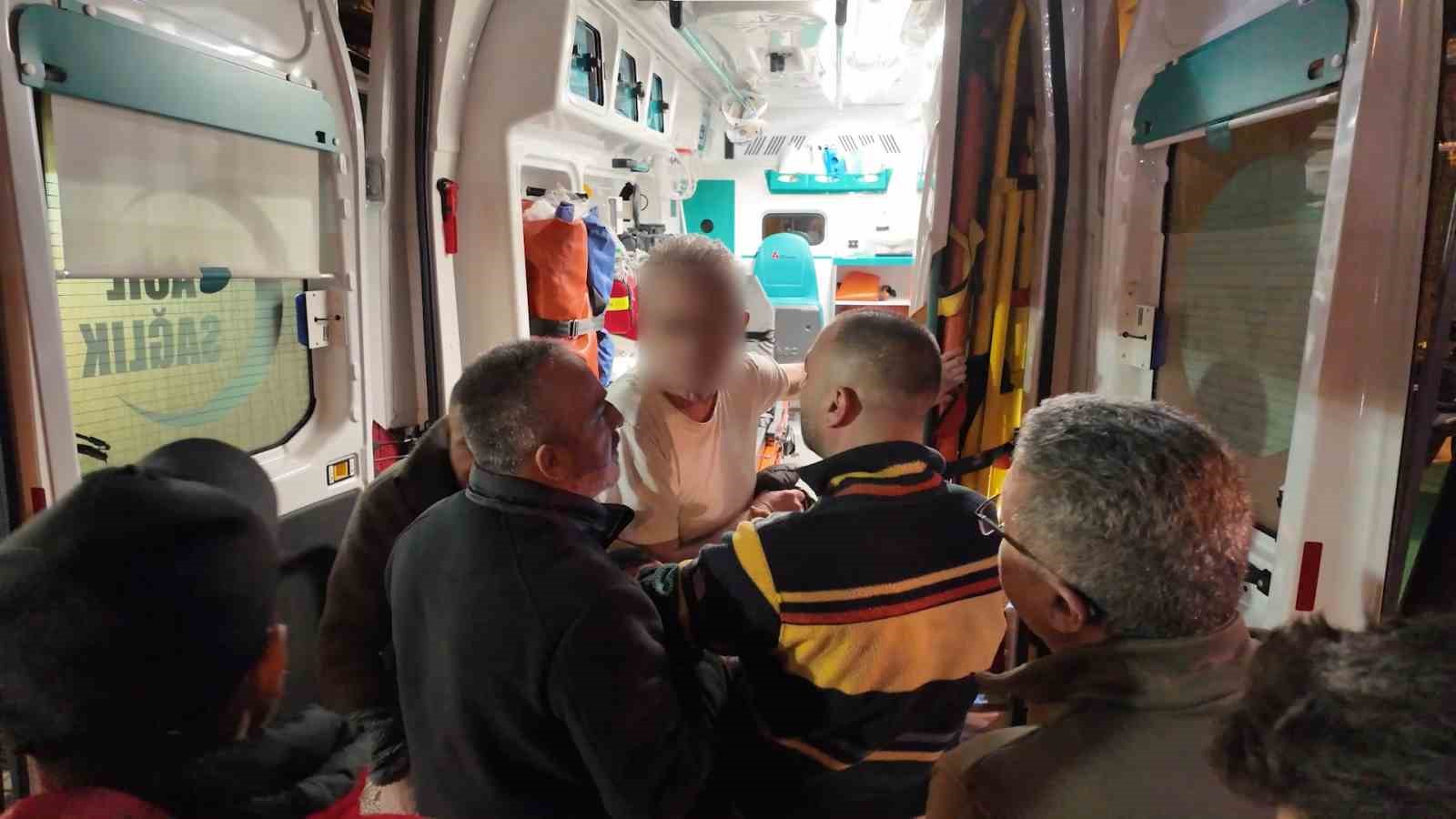 Kadıköy’de alkollü şahıs ekipleri uğraştırdı: "Ben iyiyim" diyerek tedaviyi reddetti