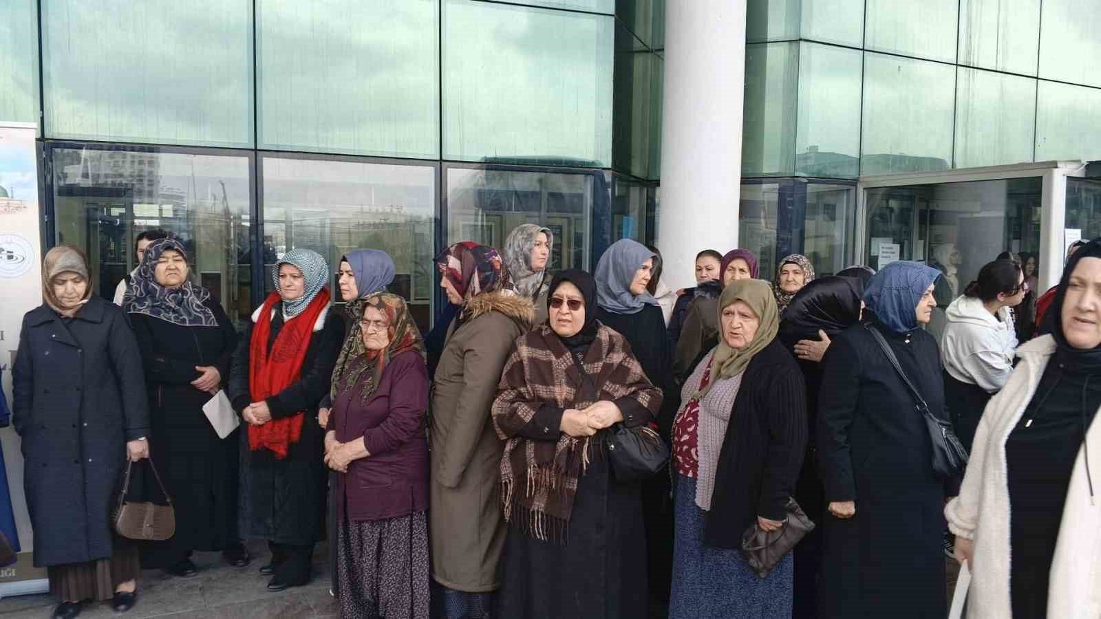 Bolu’da Şevval umresi için 25 kişilik kafile dualarla uğurlandı