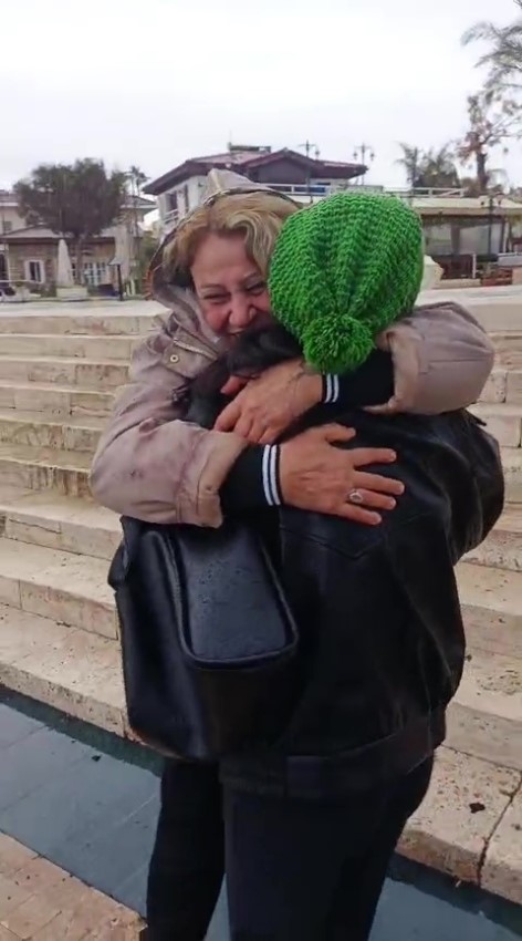 Denize düşen evlilik yüzüğünü dalgıçlar çıkardı