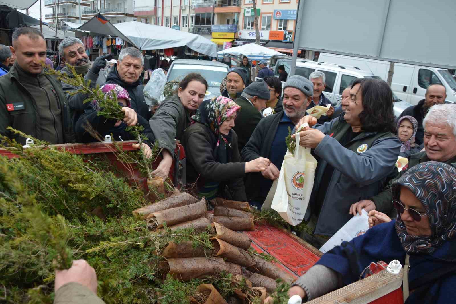 Korkuteli Orman İşletme Müdürlüğü 1000 fidan dağıtımı yaptı