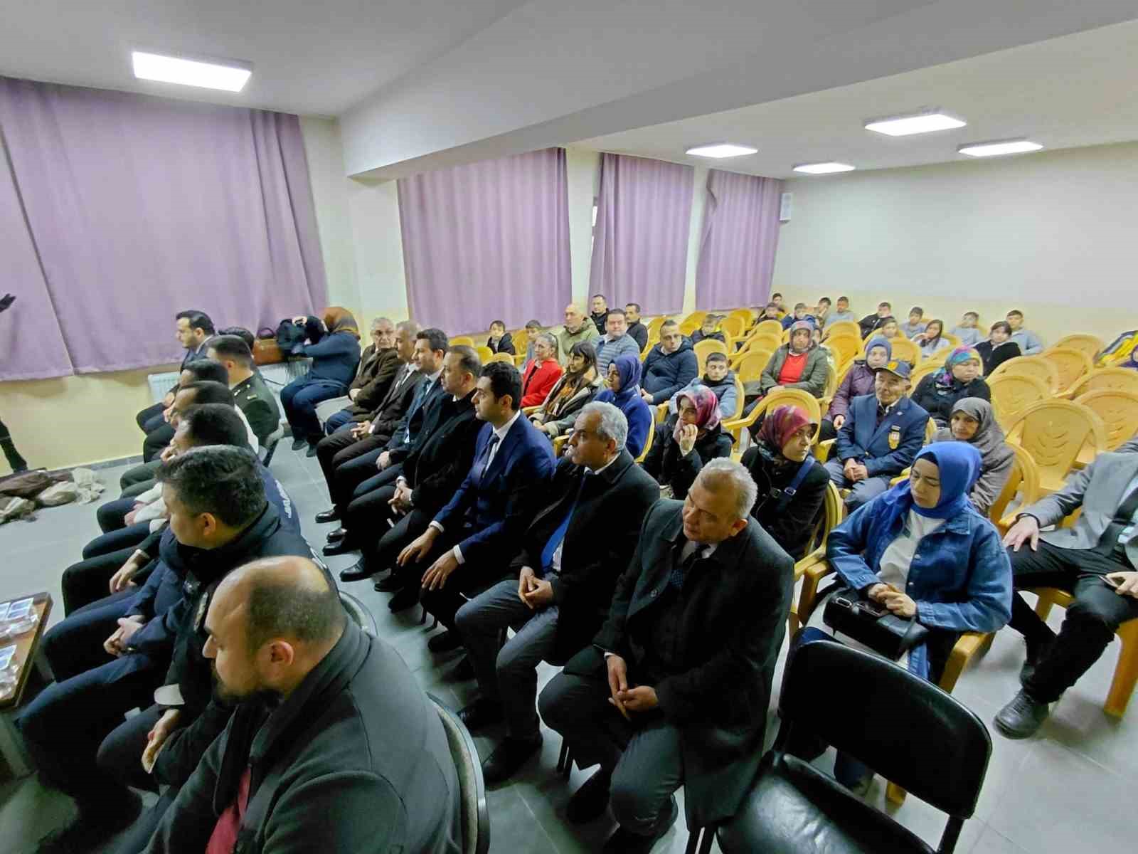 Çanakkale zaferine özel öğrencilerden dolu dolu program