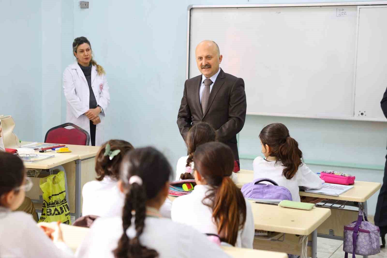 Adıyaman Valisi Osman Varol &ouml;ğrencilerle buluştu
