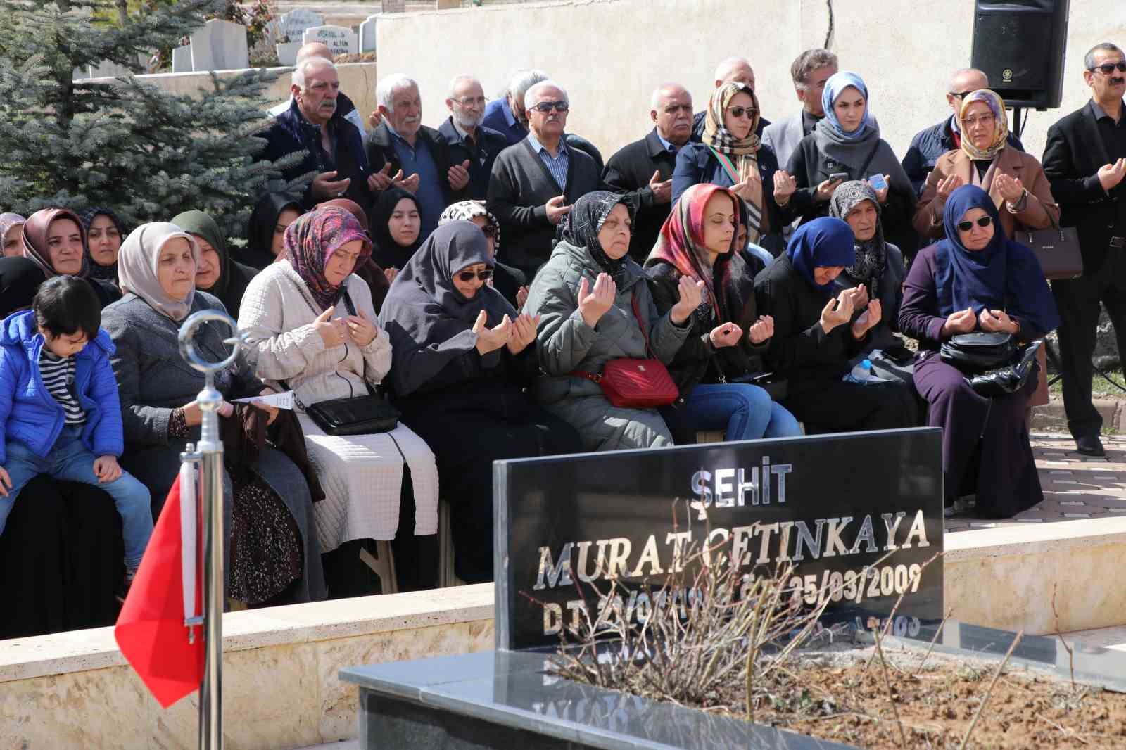 Muhsin Yazıcıoğlu'yla birlikte vefat edenler mezarları başında anıldı