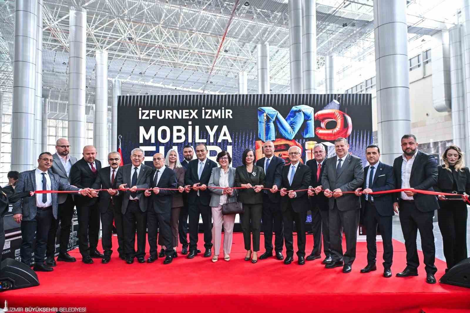 İZFURNEX 2026-İzmir Mobilya Fuarı kapılarını açtı