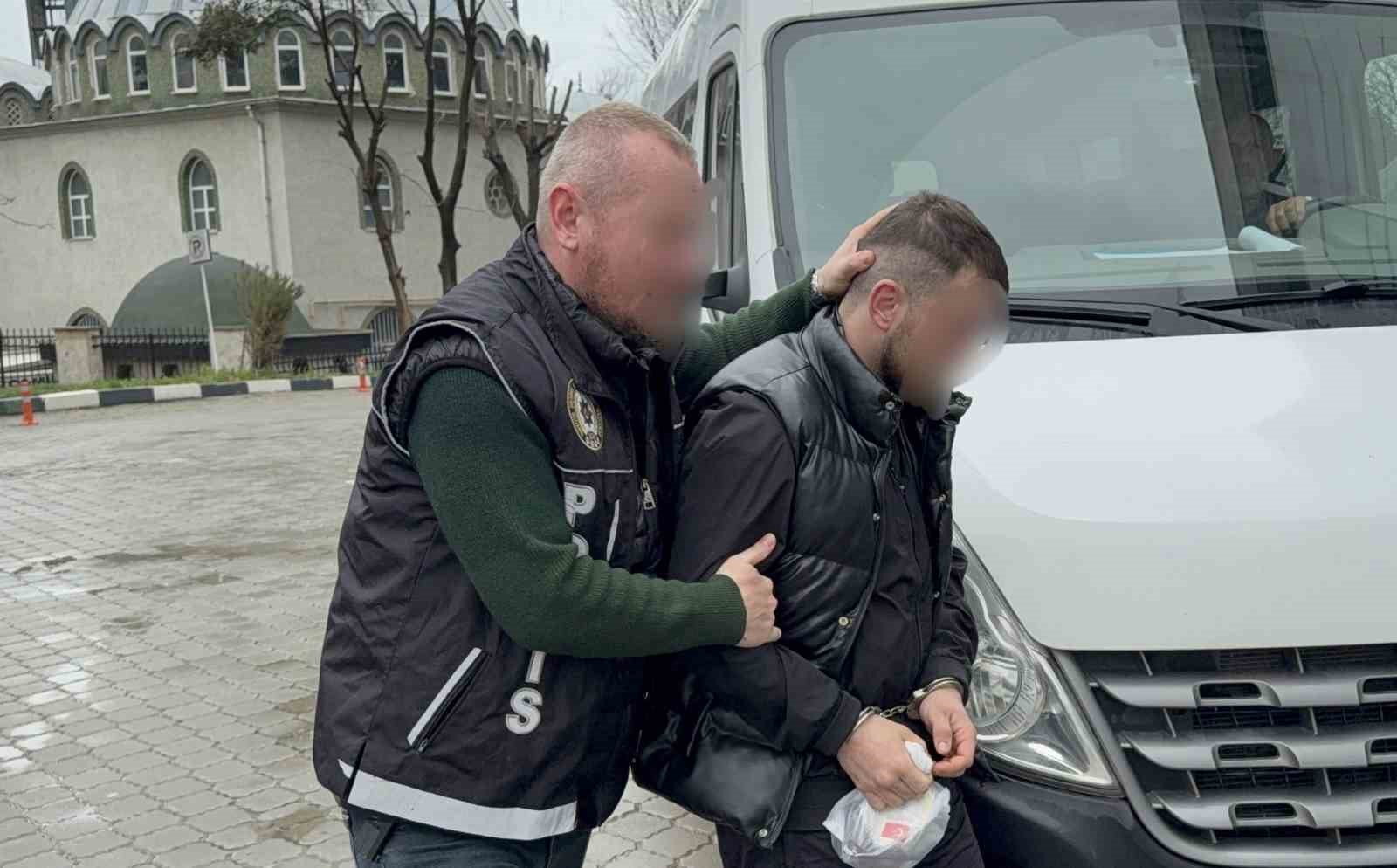 Uyuşturucu satarken suçüstü yakalandı