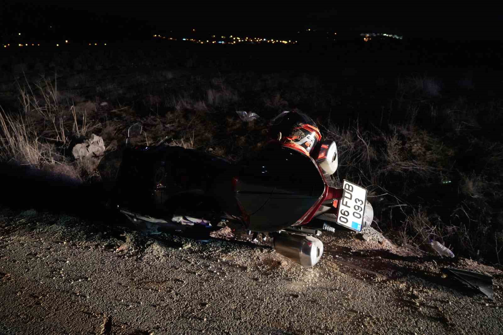 İki motosiklet &ccedil;arpıştı: Dayı-yeğen yaralandı
