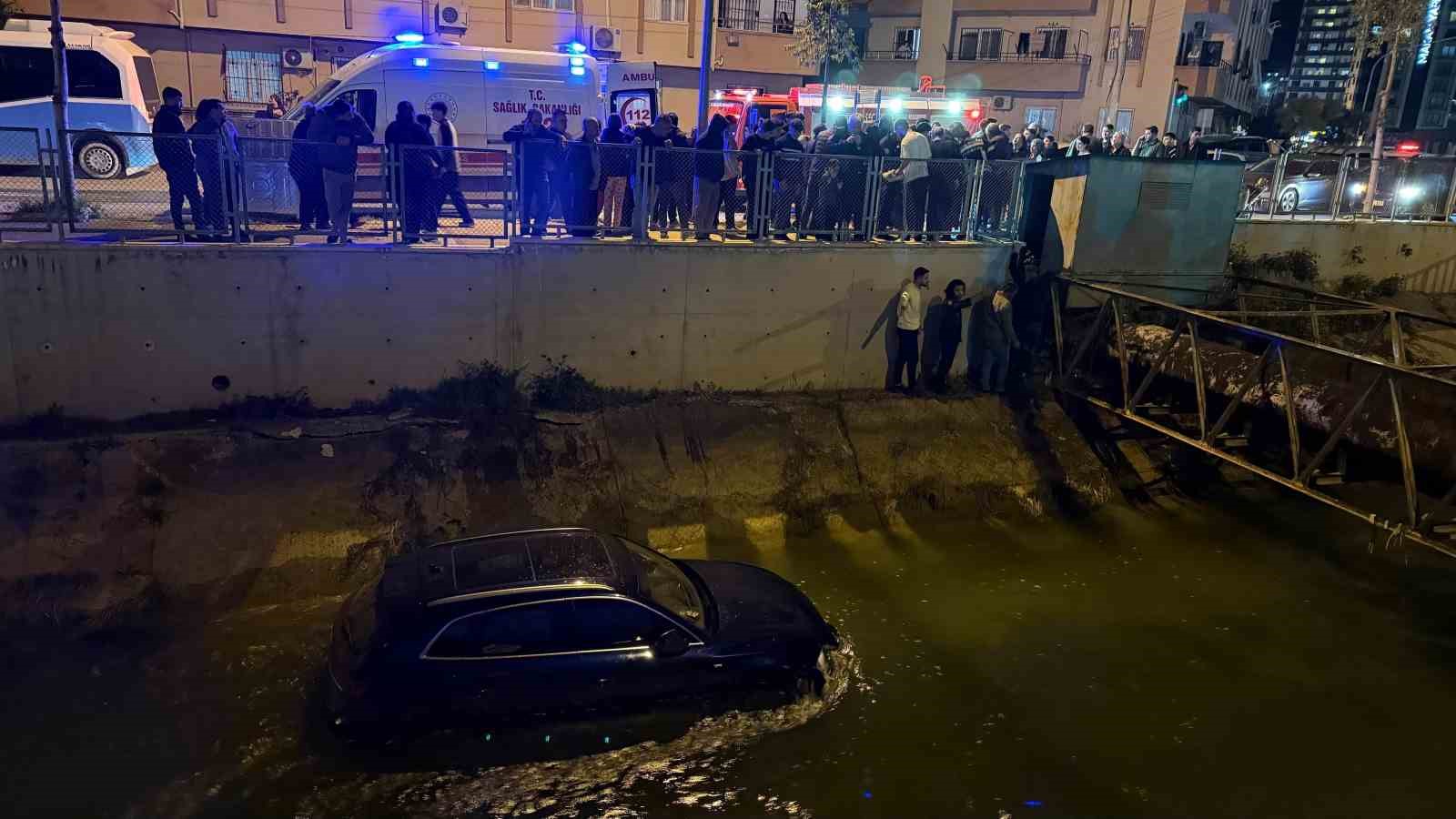 Otomobil kanala u&ccedil;tu, facia ucuz atlatıldı
