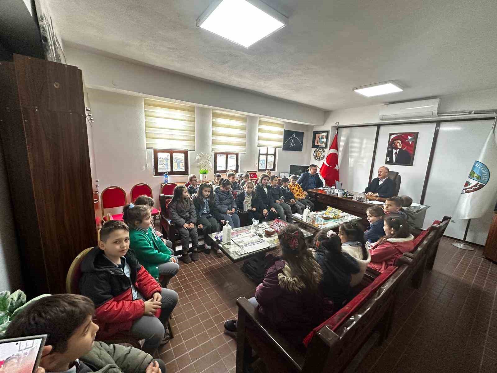 Bilecik’te öğrenciler ‘Yerel Yönetimler’ konusunu makamda inceledi