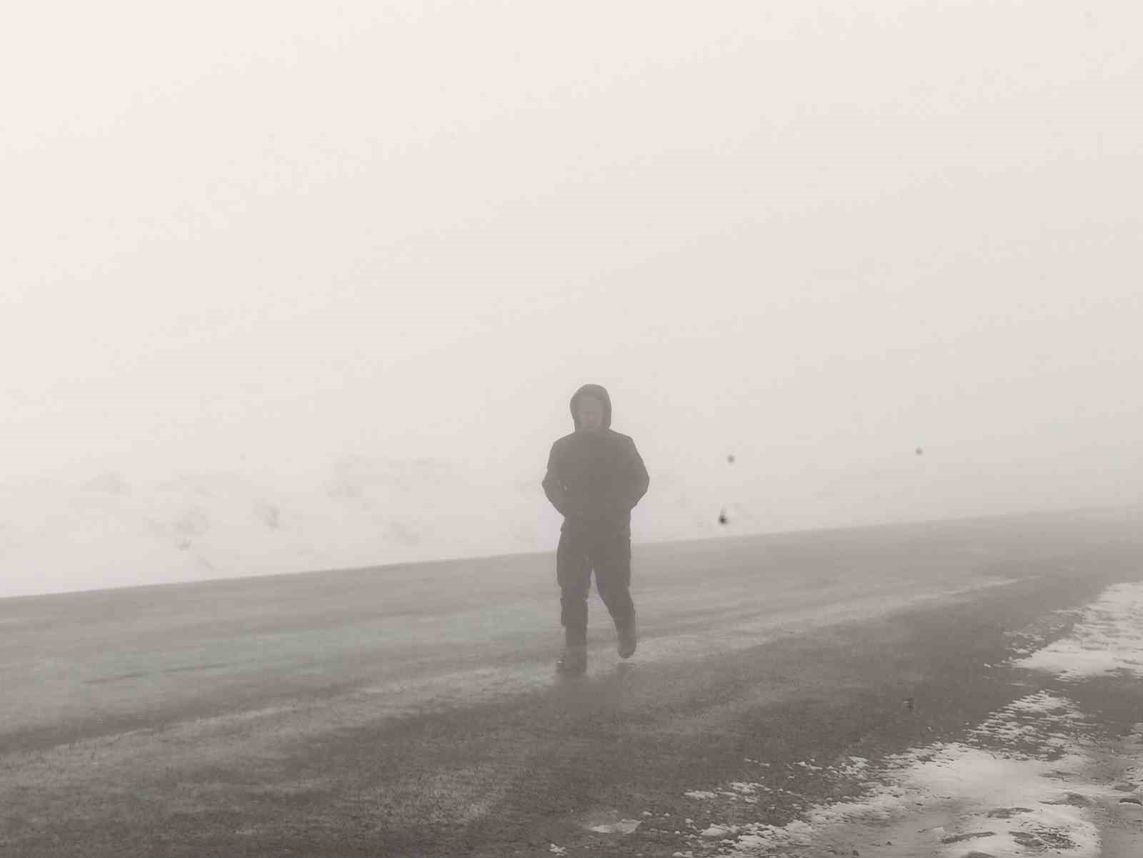 Sahara geçidinde yoğun sis ulaşımı olumsuz etkiliyor