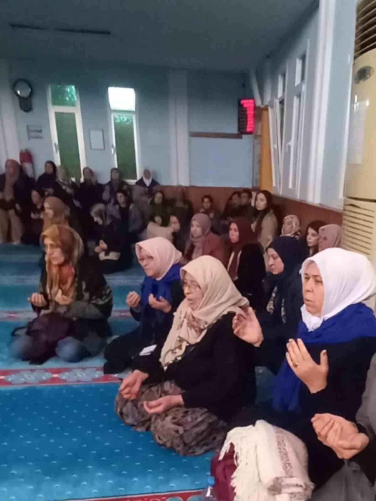 S&ouml;ke&rsquo;de umreciler dualarla uğurlandı
