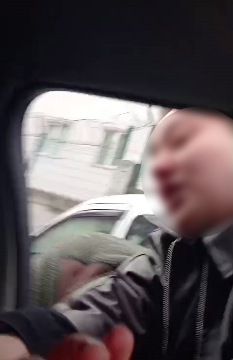 Esenyurt&rsquo;a yol verme kavgasında kadınlar birbirine girdi
