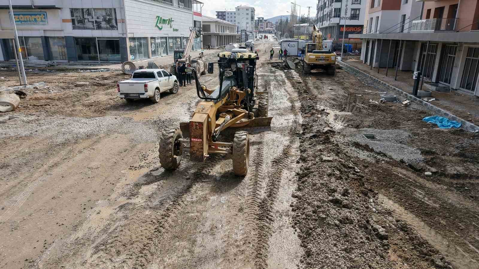 Büyükşehir, Elbistan Hacı Esat Efendi Caddesi’ni 30 milyonluk yatırımla yeniliyor