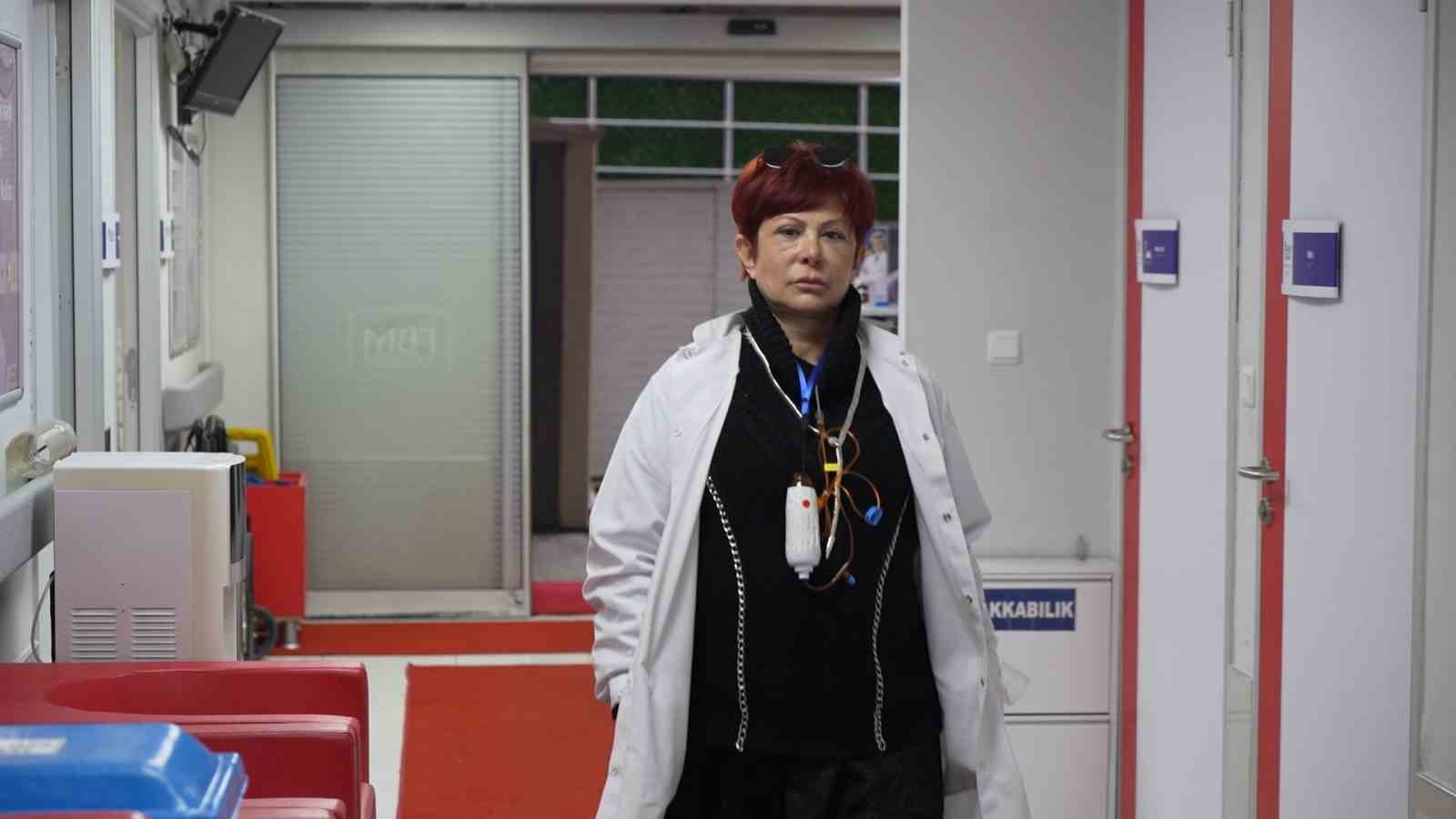 Boynunda kemoterapi, kalbinde meslek aşkı: İki farklı kanser ile mücadele eden hekimin sarsılmaz azmi