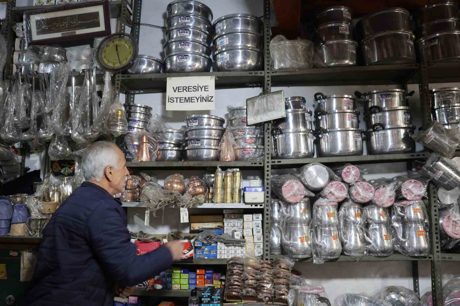 Bakırcılar Çarşısı’nda zamana direnen son ustalar