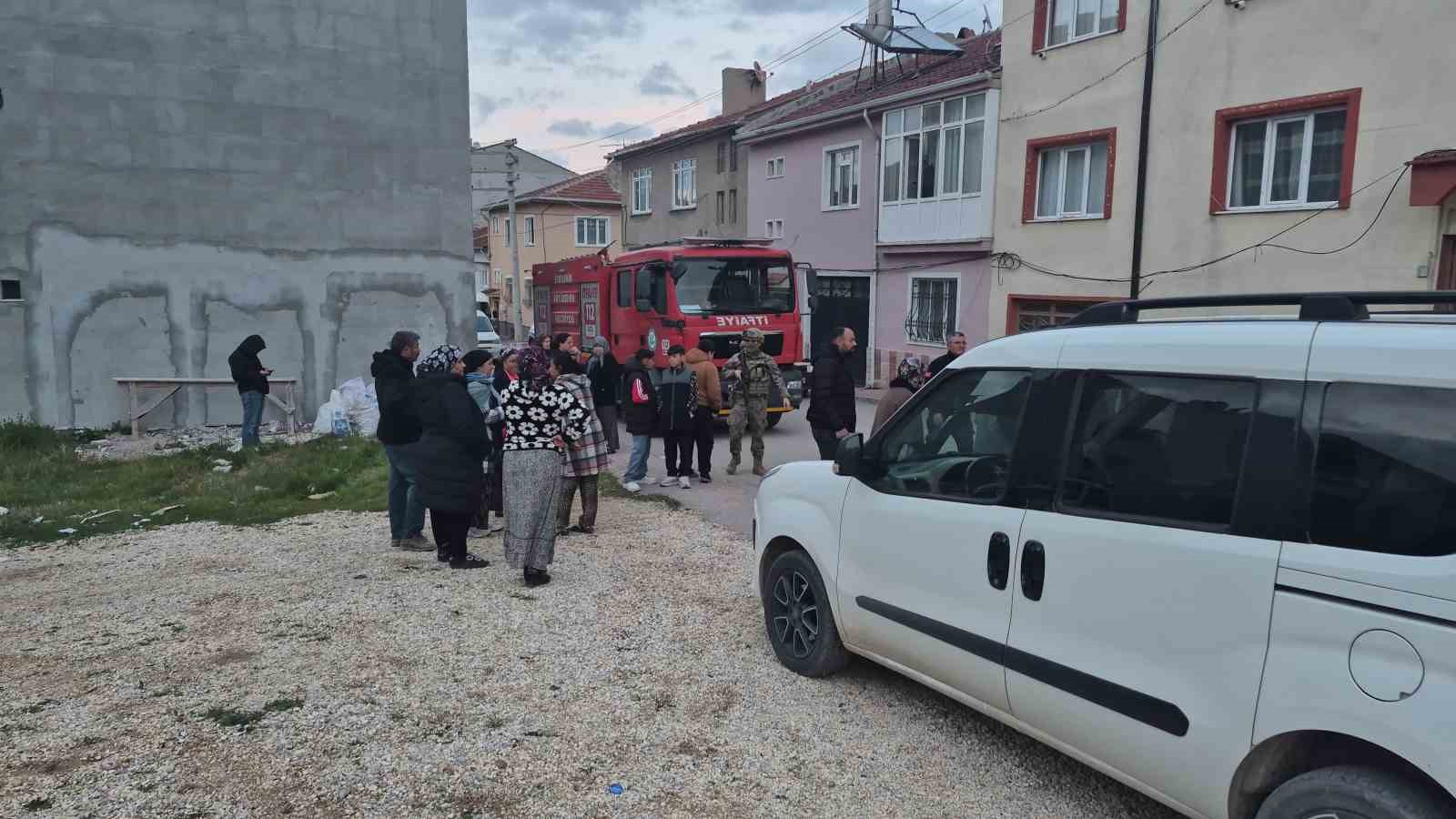 Alkoll&uuml; gen&ccedil; ortalığı karıştırdı, &Ouml;zel Harekat timleri devreye girdi
