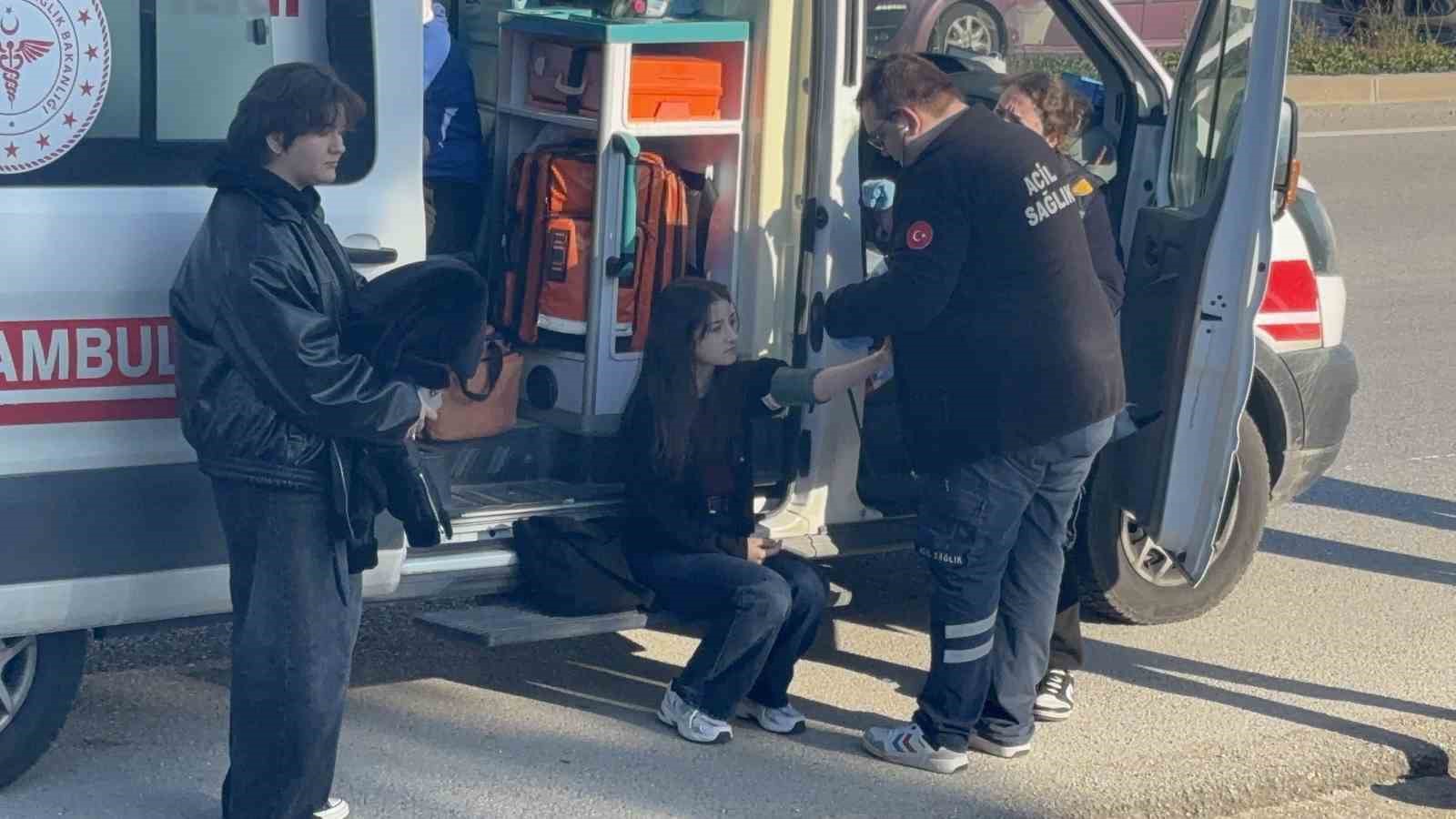 &Ccedil;anakkale&rsquo;de devrilen minib&uuml;steki 8 yaralının isimleri belli oldu
