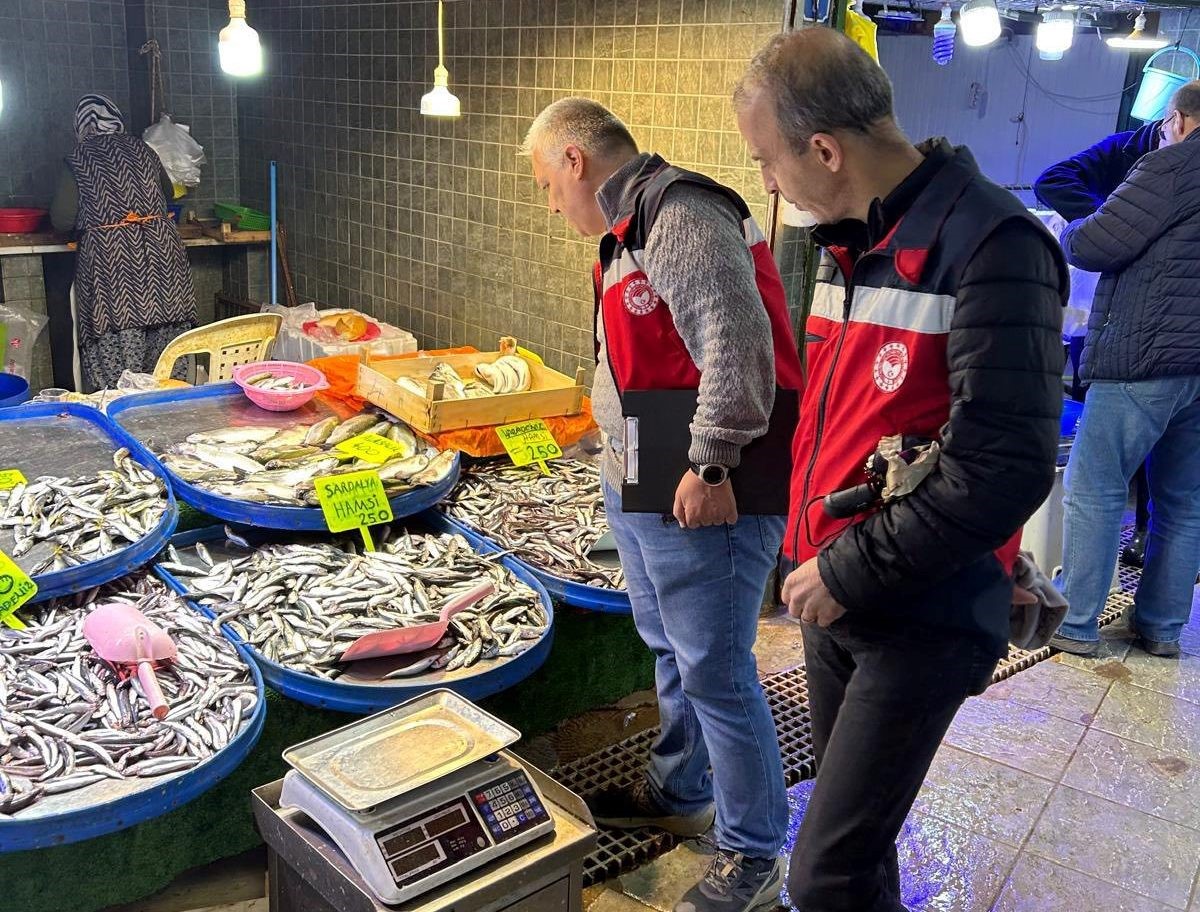 Simav&rsquo;da pazar denetimleri s&uuml;r&uuml;yor
