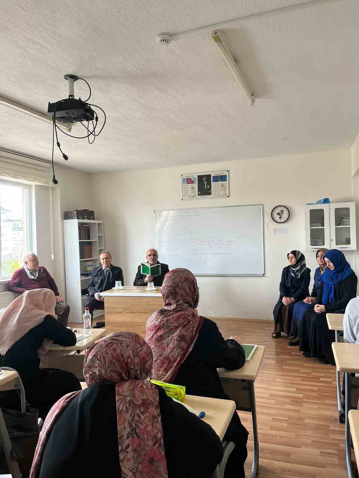 M&uuml;ft&uuml; İmamoğlu: "M&uuml;sl&uuml;manlar Kur&rsquo;an-ı Kerim&rsquo;i anlamalı ve hayatlarının merkezine almalı"
