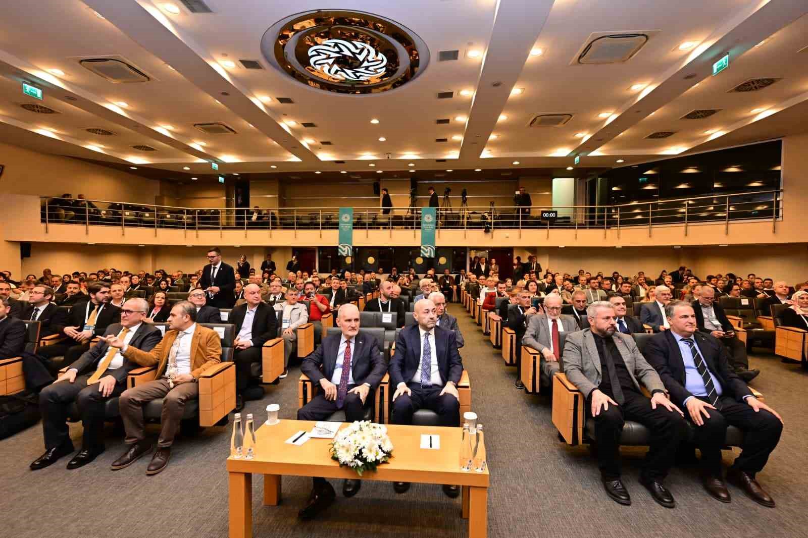 İTO Başkanı Avdagi&ccedil;: &lsquo;&lsquo;Eski tarz &uuml;retim yapan firmaları yapay zeka ile d&ouml;n&uuml;şt&uuml;rmeliyiz&rsquo;&rsquo;
