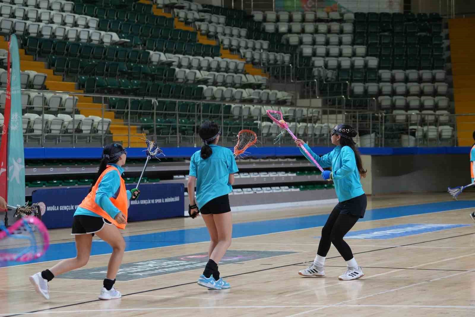 Menteşe&rsquo;de Lakros r&uuml;zgarı
