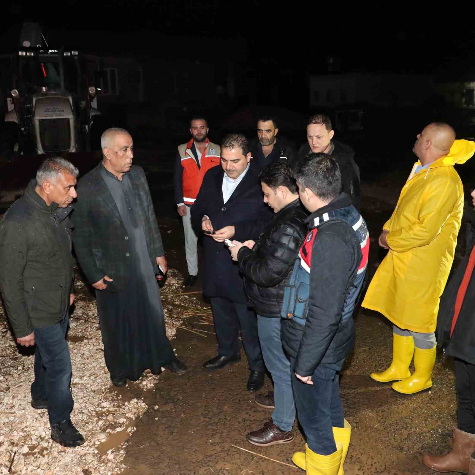 Canpolat ve Kaymakam Şahin&rsquo;den gece sağanak mesaisi
