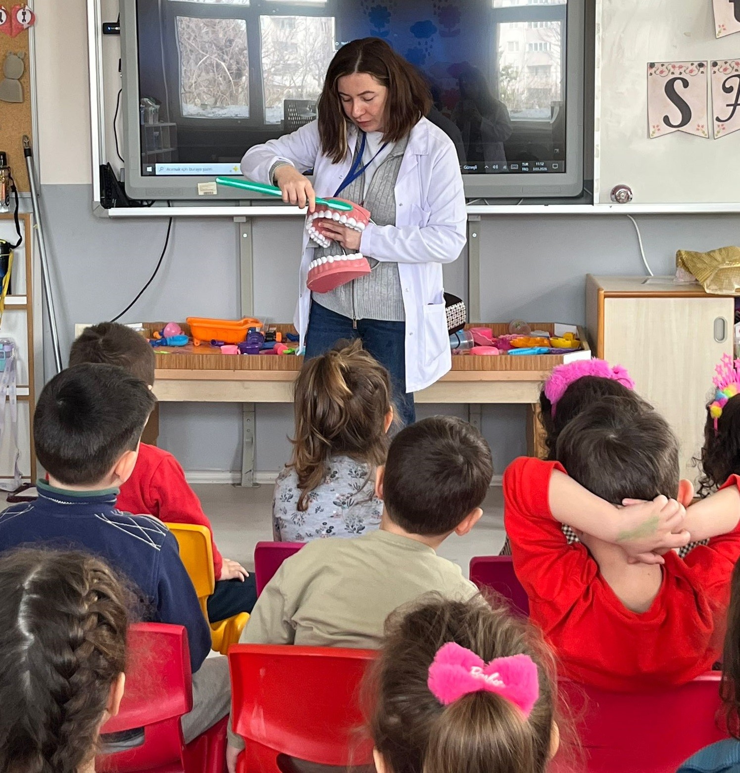 Ak&ccedil;akoca&rsquo;da &ouml;ğrencilere ağız ve diş sağlığı ile t&uuml;berk&uuml;loz eğitimi
