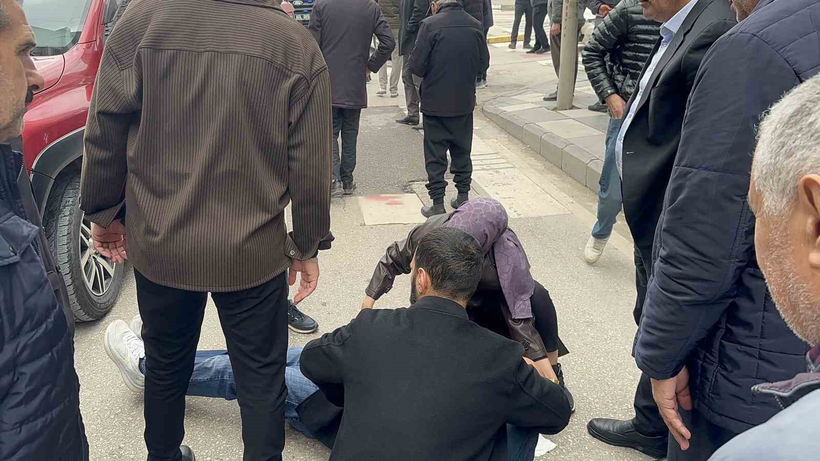 Elazığ’da aracın çarptığı yaşlı adam yaralandı