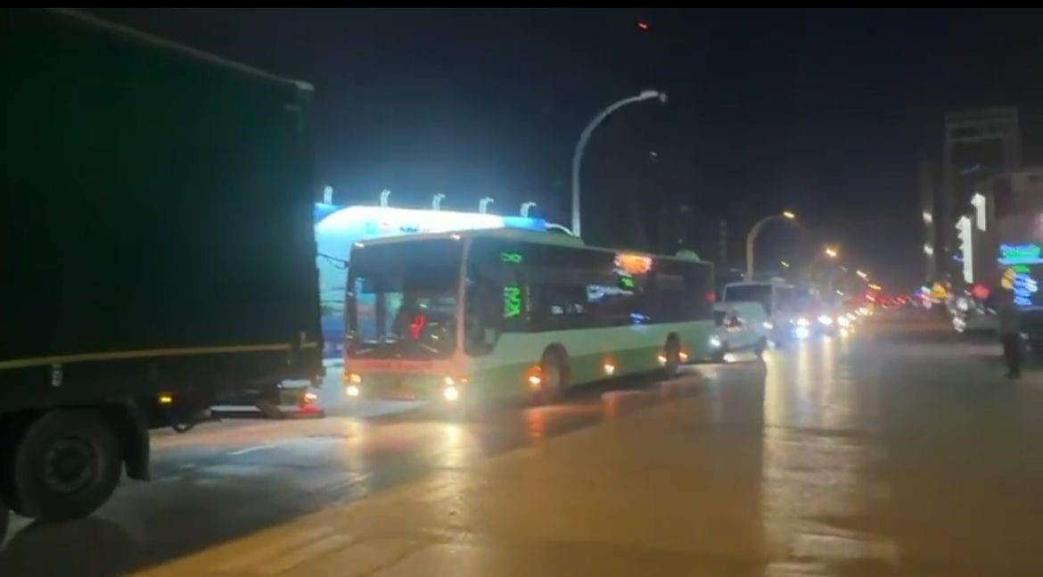 Zam konusundan anlaşma &ccedil;ıkmayınca Bursa&rsquo;da otob&uuml;s&ccedil;&uuml;ler konvoyla eylem yaptı
