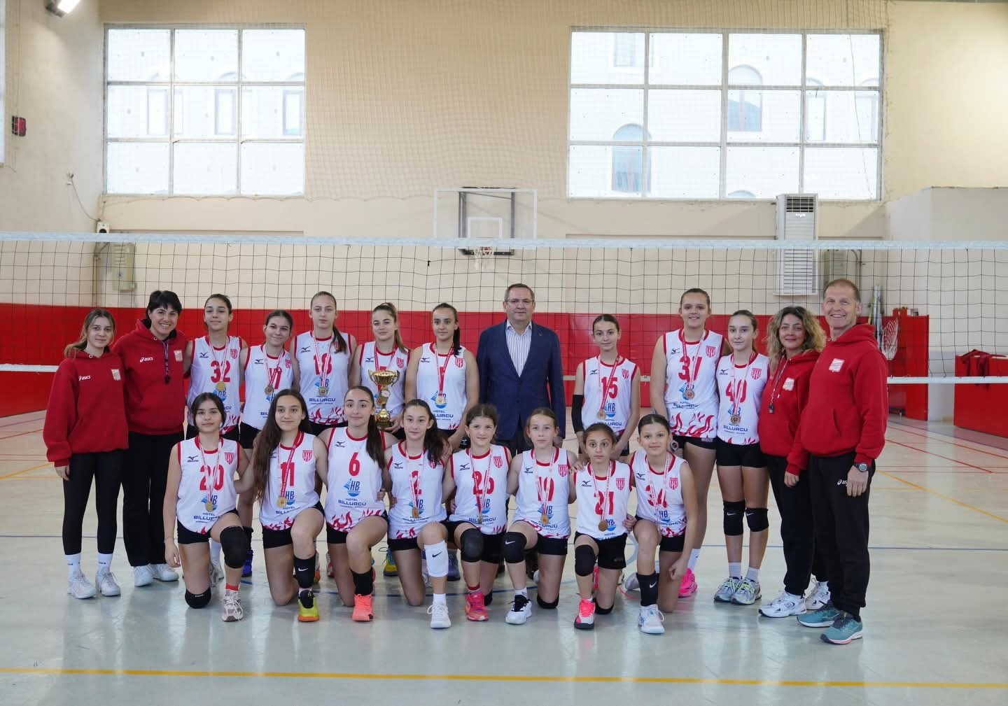 Ayvalıkg&uuml;c&uuml; Belediyesporlu filenin sultanlarından b&uuml;y&uuml;k başarı
